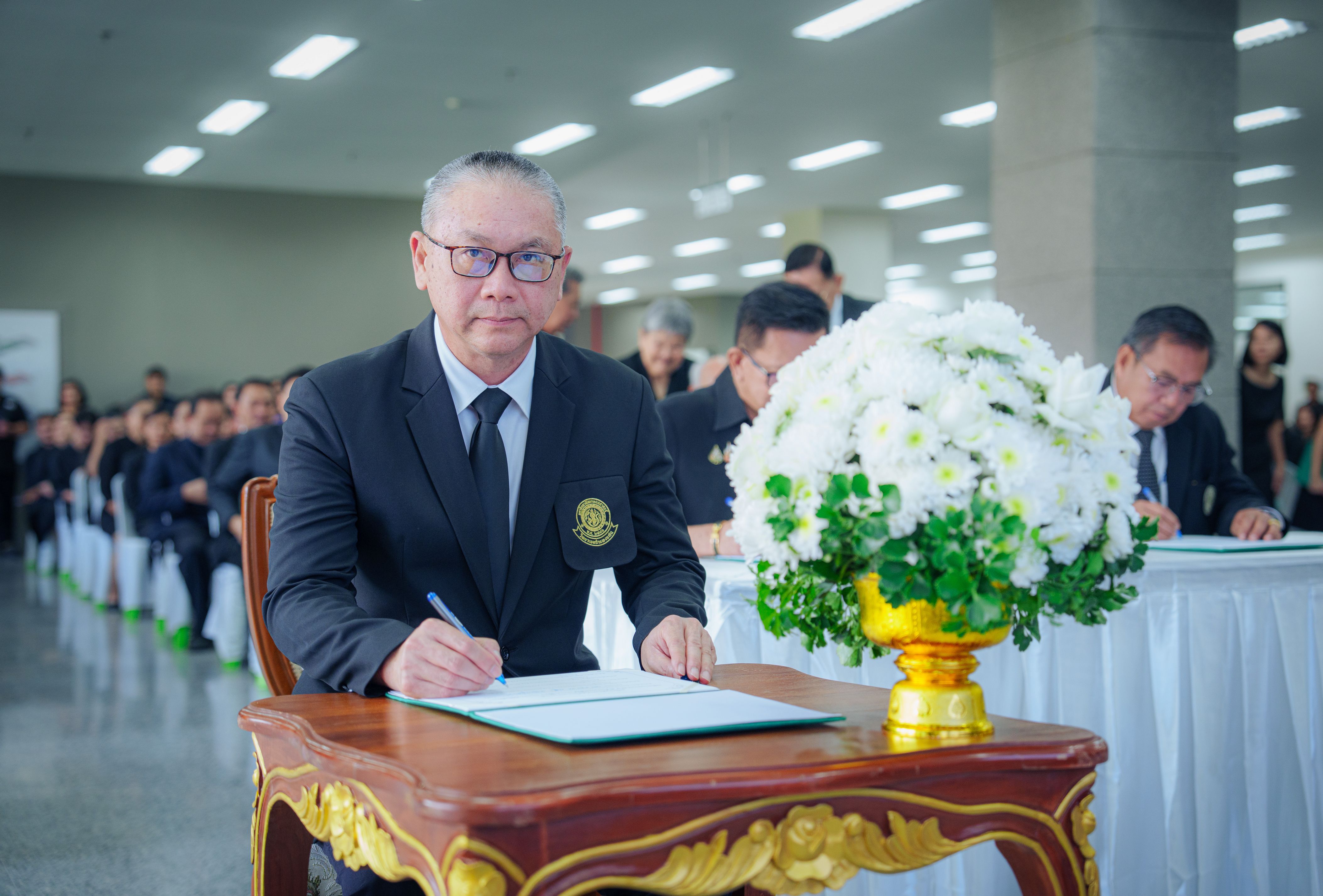 พิธีน้อมถวายความอาลัยแด่สมเด็จพระนางเจ้าสิริกิติ์ พระบรมราชินีนาถ พระบรมราชชนนีพันปีหลวง